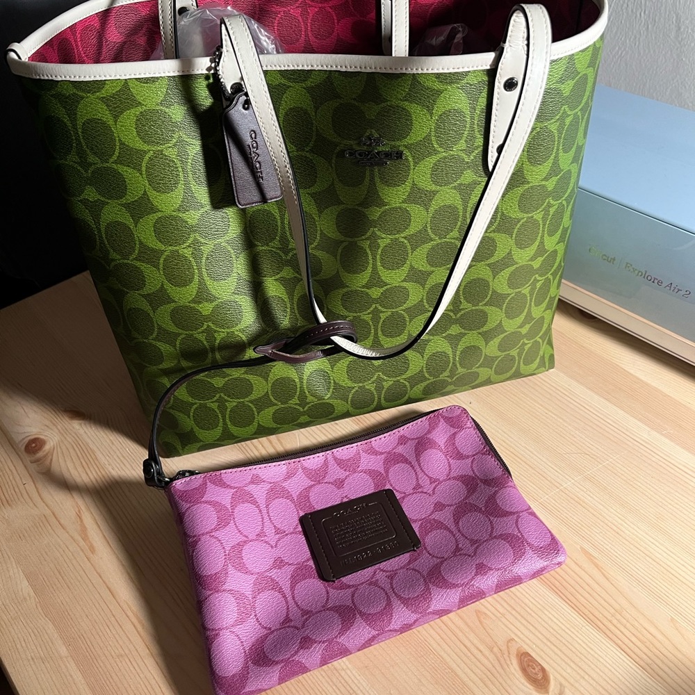 Beautiful summer Coach tote, reversible, EUC